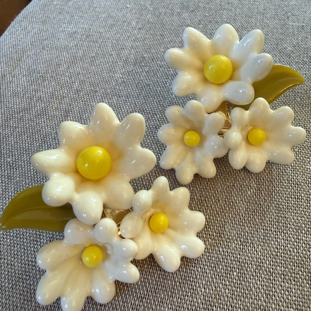 Lele Sadoughi White and Yellow Daisy Cluster Earrings - Picture 2 of 9